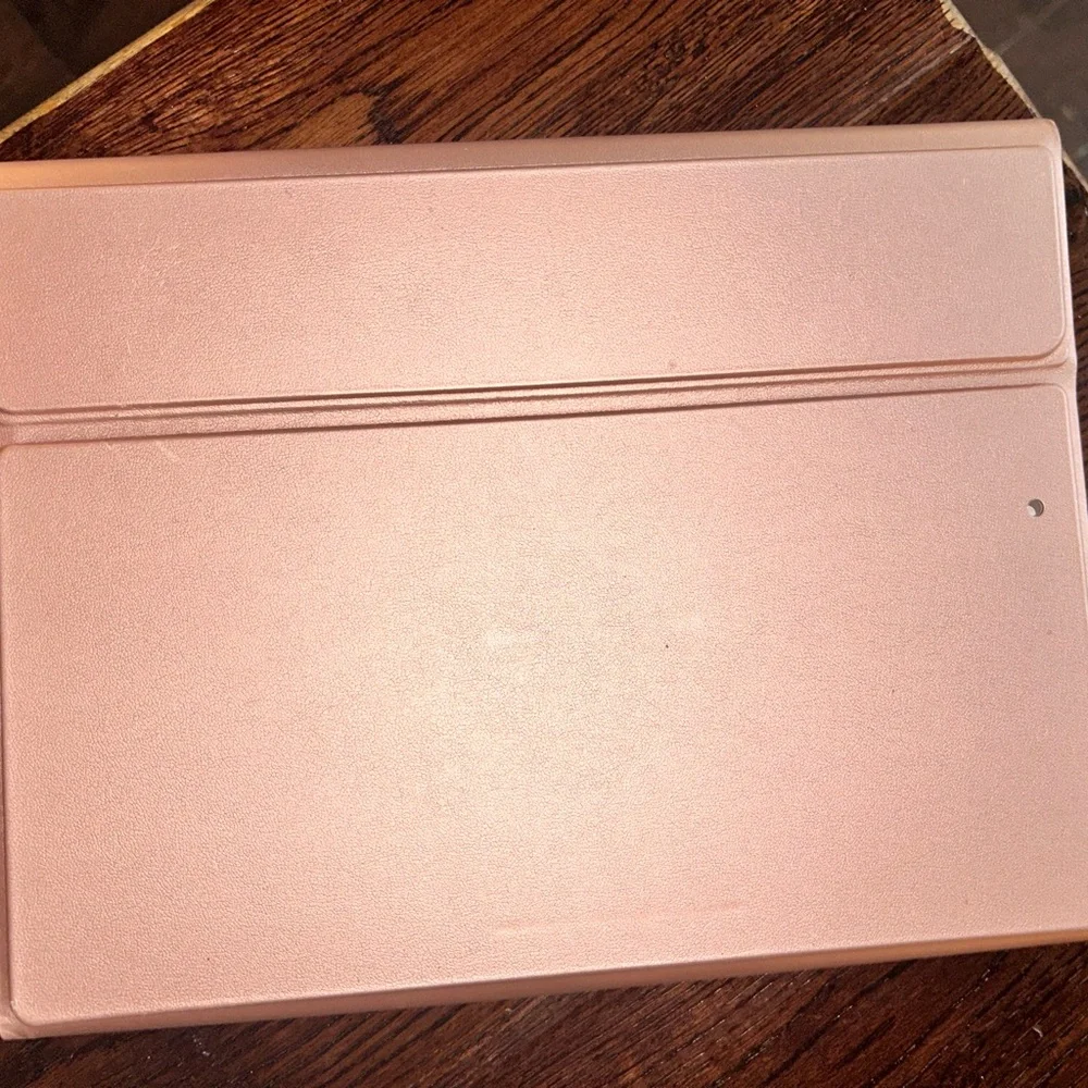Rose gold-White Keyboard Case with Backlight. iPad 7-9 generation 11.2 “